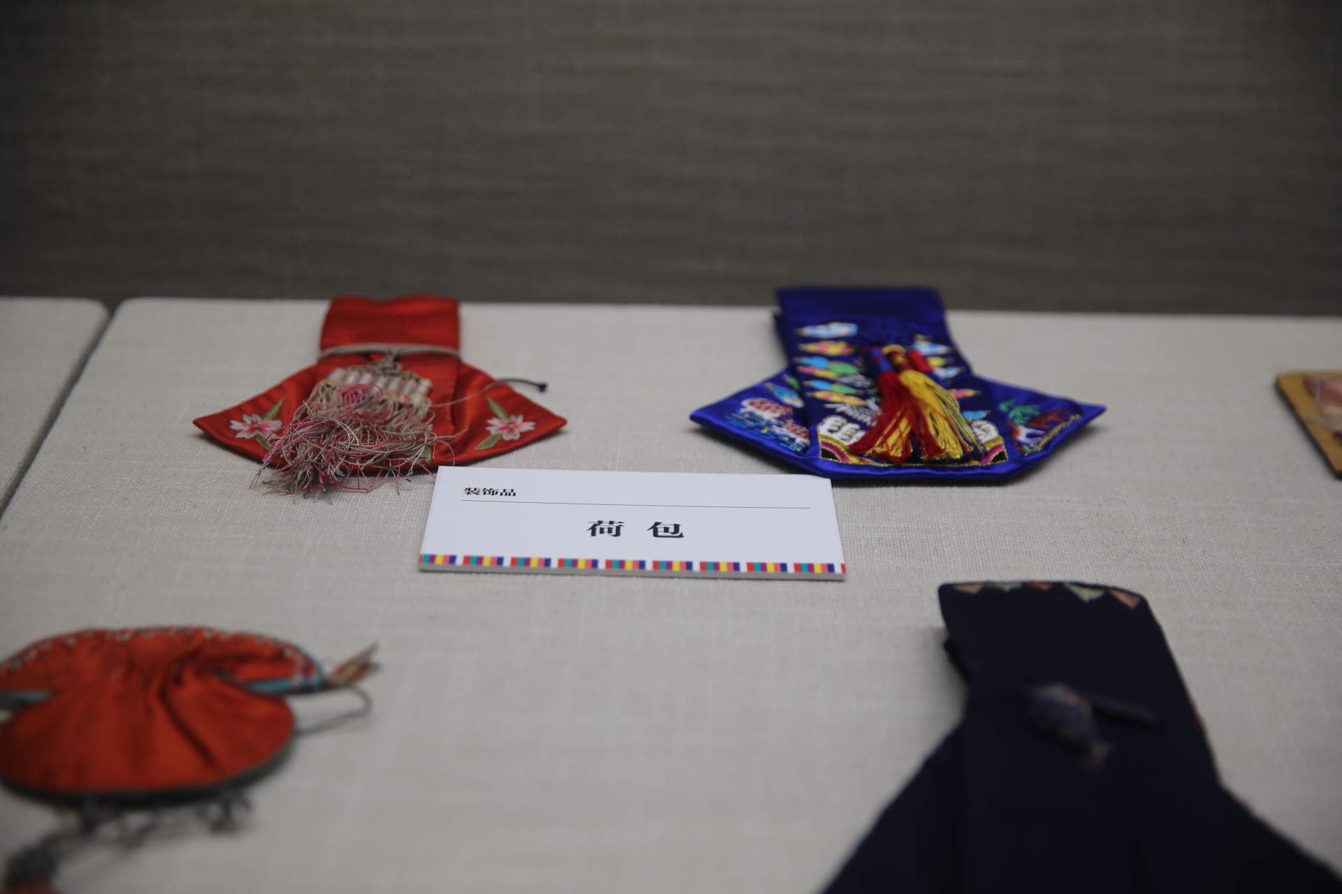 白衣民族: "极简风"背后的人文温度——《礼衣雅蕴——朝鲜族传统服饰