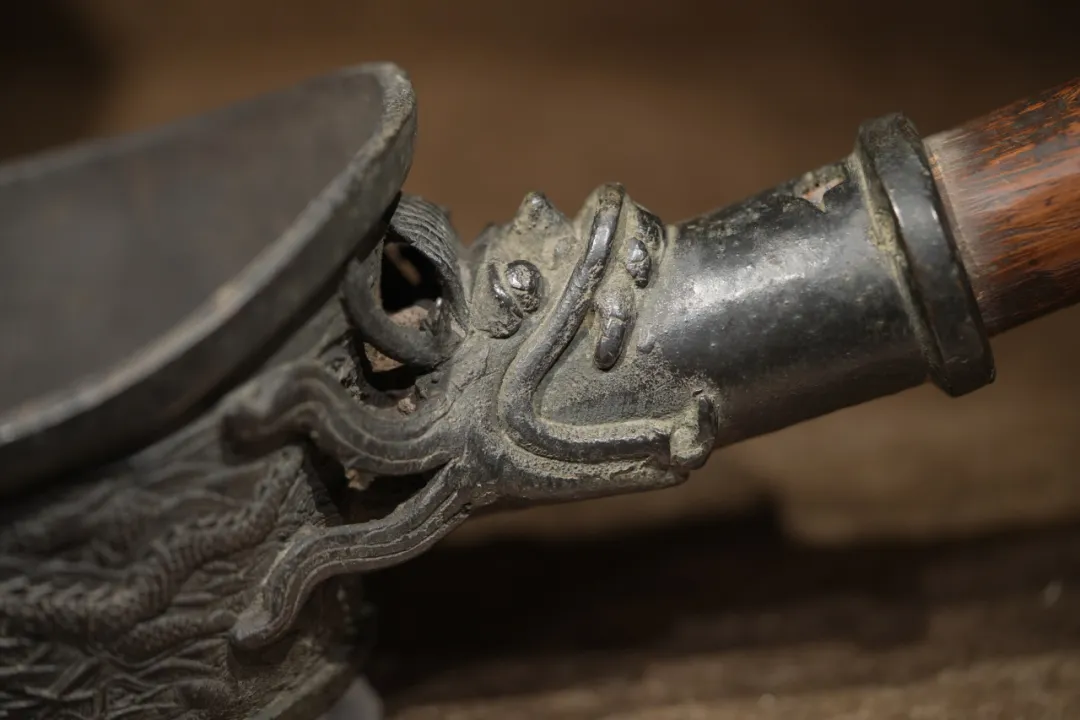 “九五至尊”海水纹龙头熨斗